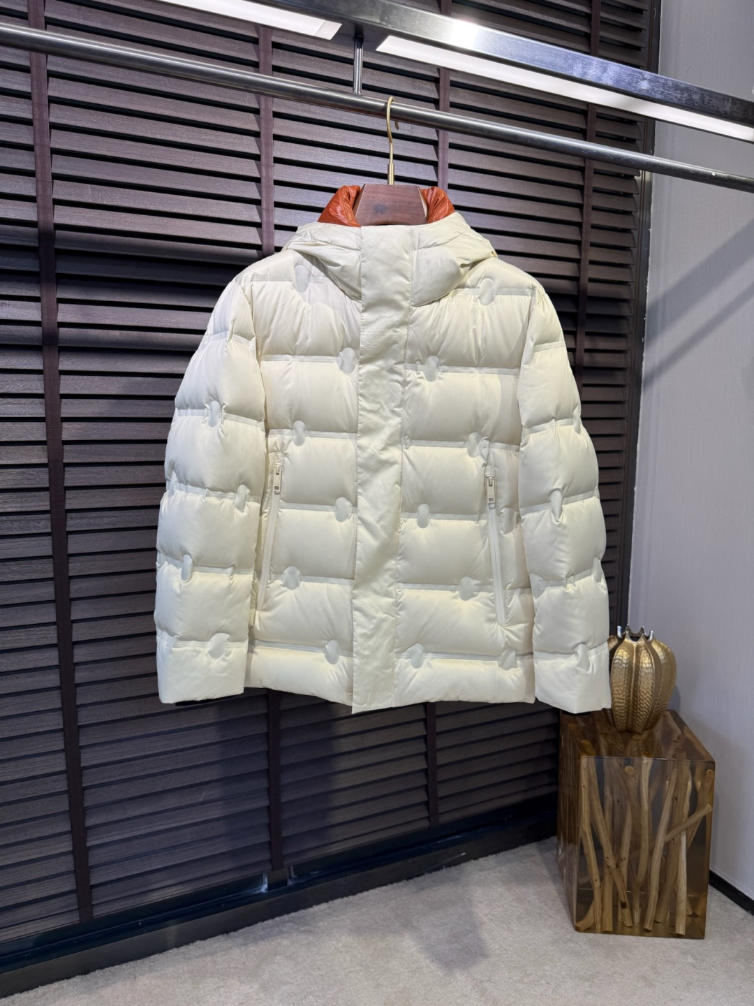 Zegn&杰尼🦷FW2025冬季新款羽绒服。连帽设计，商务与休闲兼并，帽子不可拆卸，适合各种场合穿搭。采