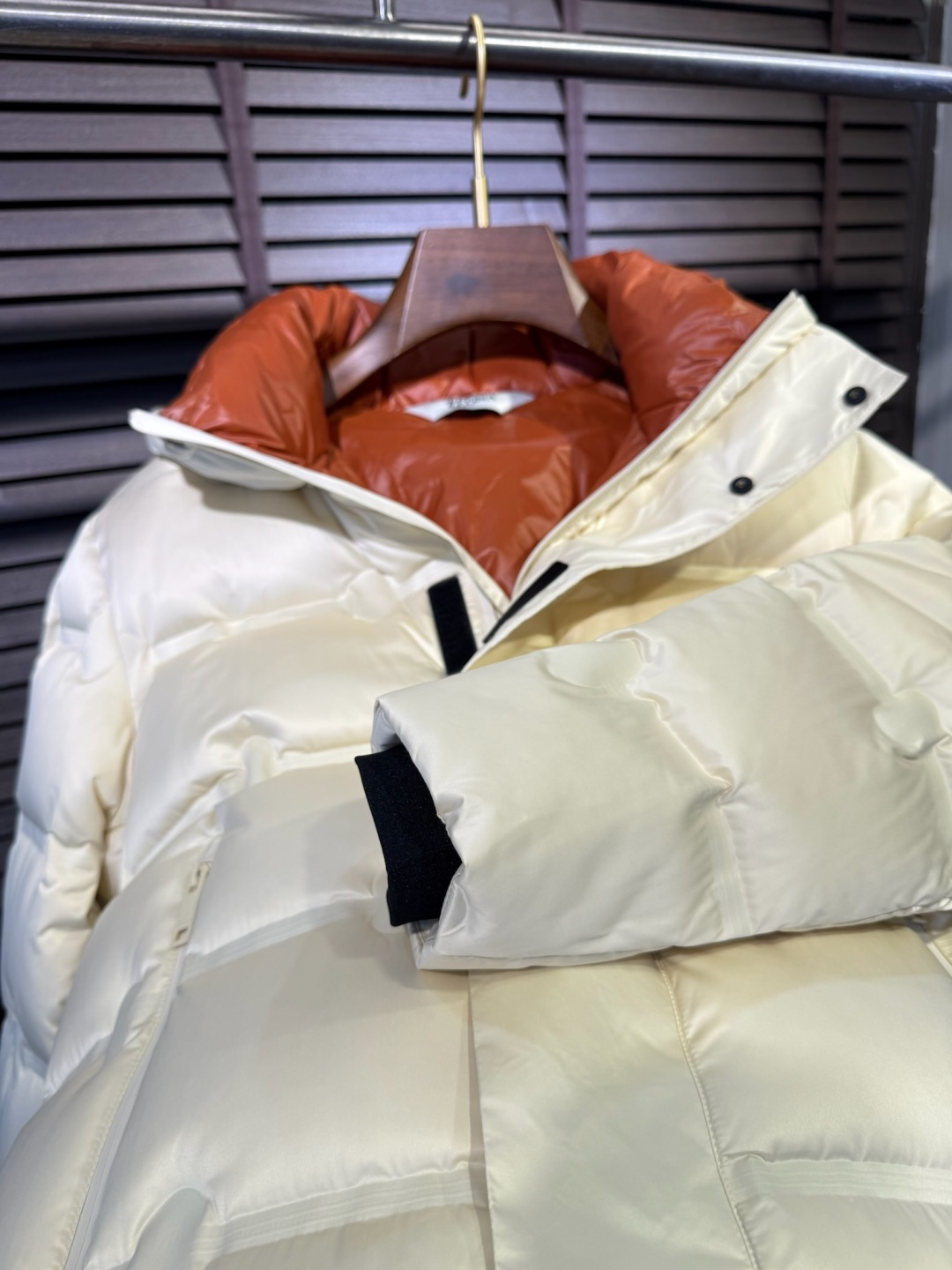 Zegn&杰尼🦷FW2025冬季新款羽绒服。连帽设计，商务与休闲兼并，帽子不可拆卸，适合各种场合穿搭。采