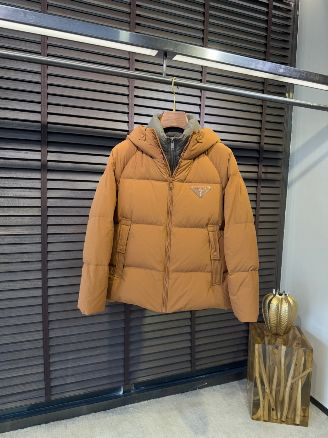 Pra&普拉哒FW2025新款羽绒服！充满时尚感引领时尚潮流！ 以高贵，精致，华丽的风格著称👍 高领拉练