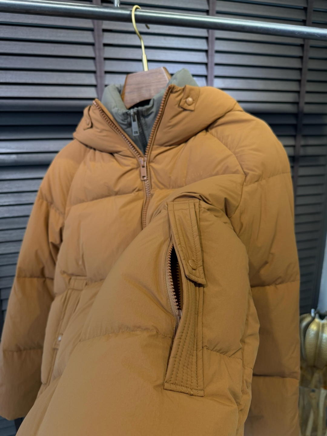 Pra&普拉哒FW2025新款羽绒服！充满时尚感引领时尚潮流！ 以高贵，精致，华丽的风格著称👍 高领拉练