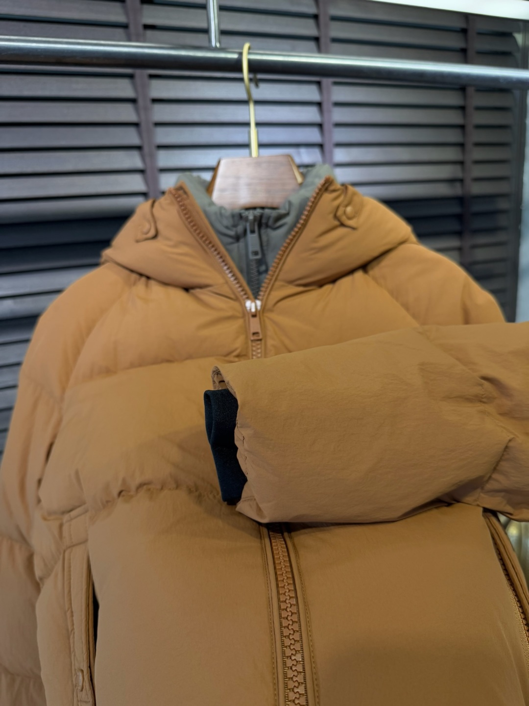 Pra&普拉哒FW2025新款羽绒服！充满时尚感引领时尚潮流！ 以高贵，精致，华丽的风格著称👍 高领拉练