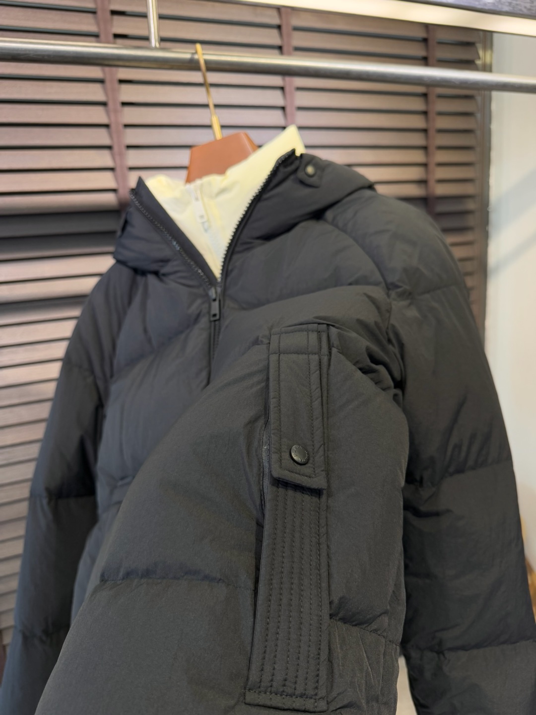 Pra&普拉哒FW2025新款羽绒服！充满时尚感引领时尚潮流！ 以高贵，精致，华丽的风格著称👍 高领拉练