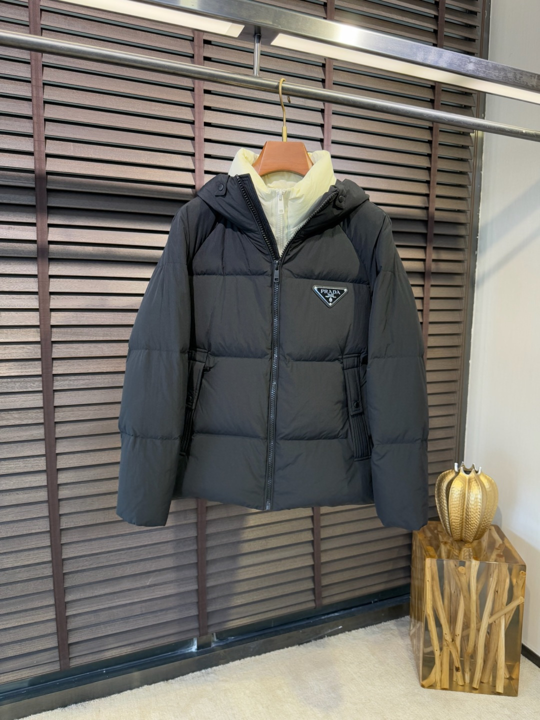 Pra&普拉哒FW2025新款羽绒服！充满时尚感引领时尚潮流！ 以高贵，精致，华丽的风格著称👍 高领拉练