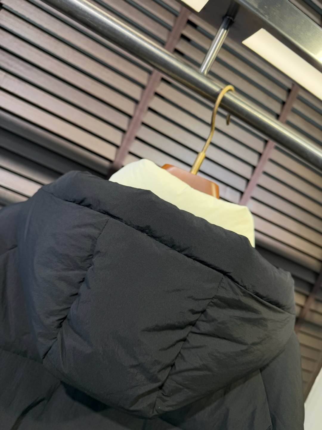 Pra&普拉哒FW2025新款羽绒服！充满时尚感引领时尚潮流！ 以高贵，精致，华丽的风格著称👍 高领拉练