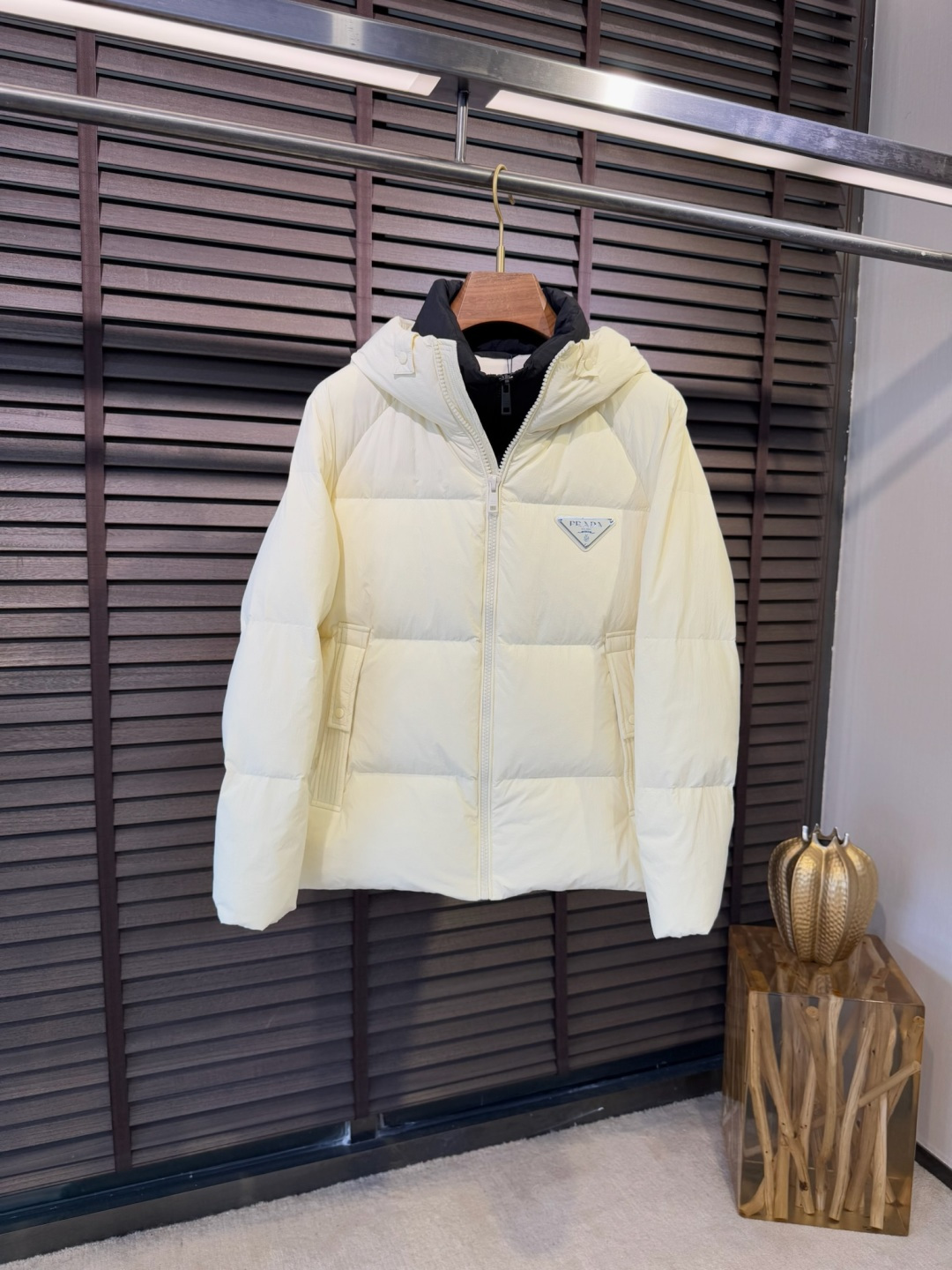 Pra&普拉哒FW2025新款羽绒服！充满时尚感引领时尚潮流！ 以高贵，精致，华丽的风格著称👍 高领拉练