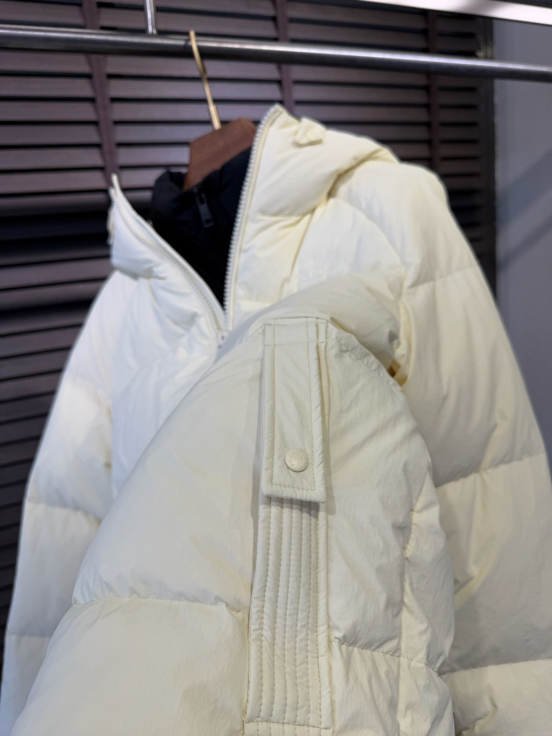 Pra&普拉哒FW2025新款羽绒服！充满时尚感引领时尚潮流！ 以高贵，精致，华丽的风格著称👍 高领拉练