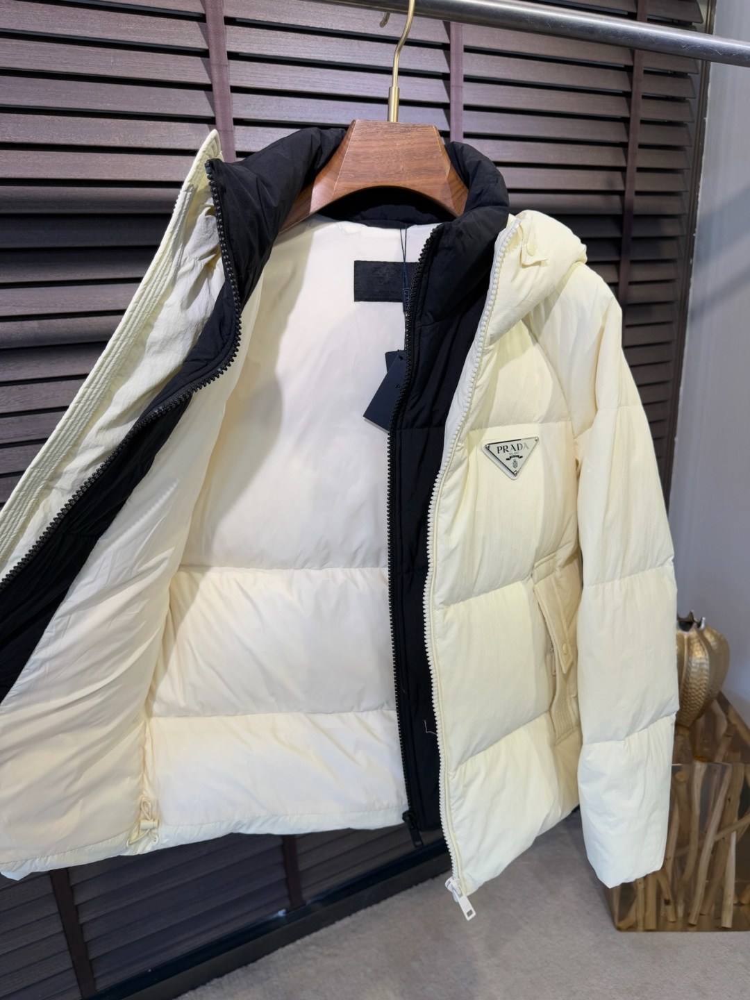 Pra&普拉哒FW2025新款羽绒服！充满时尚感引领时尚潮流！ 以高贵，精致，华丽的风格著称👍 高领拉练