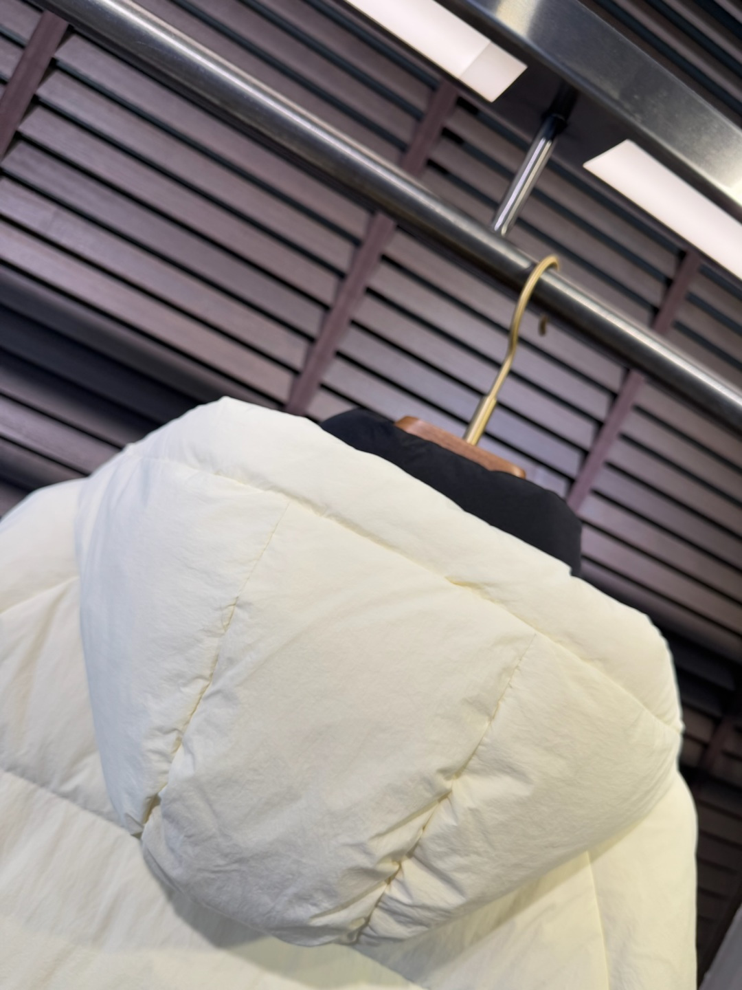 Pra&普拉哒FW2025新款羽绒服！充满时尚感引领时尚潮流！ 以高贵，精致，华丽的风格著称👍 高领拉练