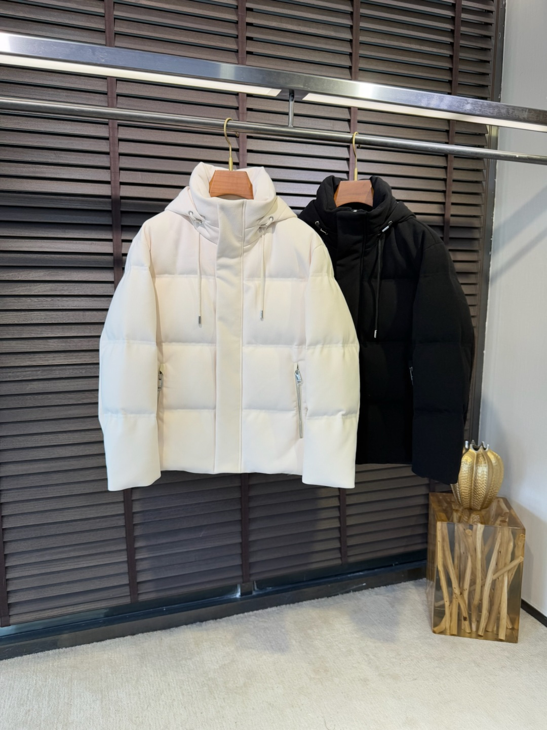 Zegn&杰尼🦷FW2025新款羽绒服。柜子在售款。采用定制高支数灯芯绒面料，抗皱立挺有型，软糯亲肤 上