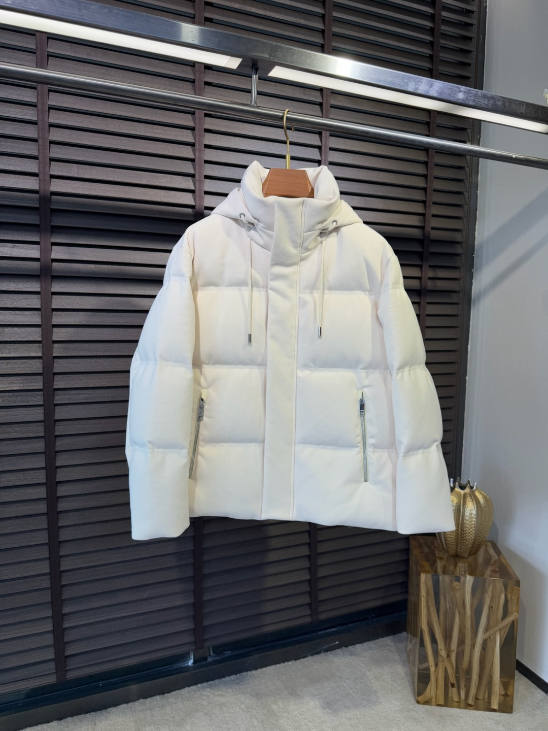 Zegn&杰尼🦷FW2025新款羽绒服。柜子在售款。采用定制高支数灯芯绒面料，抗皱立挺有型，软糯亲肤 上