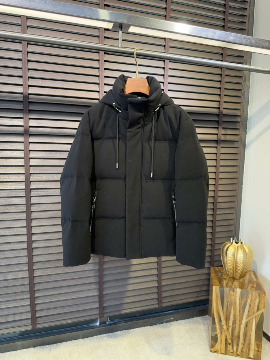 Zegn&杰尼🦷FW2025新款羽绒服。柜子在售款。采用定制高支数灯芯绒面料，抗皱立挺有型，软糯亲肤 上