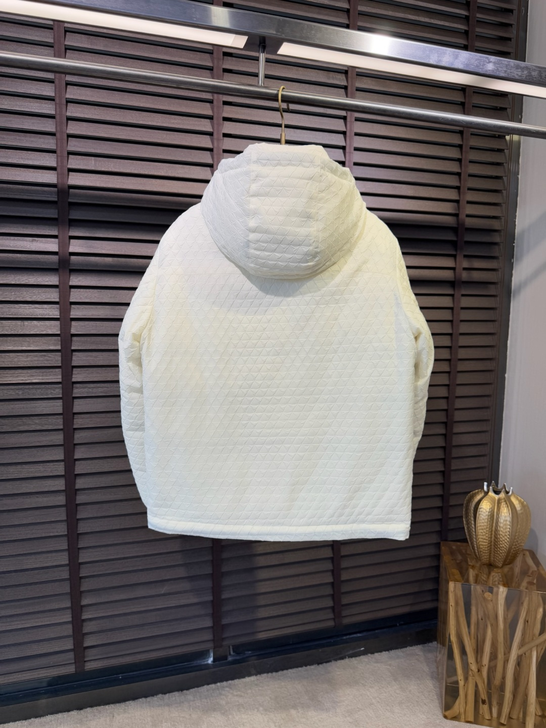 Pra&普拉哒FW2025新款连帽立领羽绒夹克外套。经典款，一件难求。采用原版定制面料，整身充90绒，拼