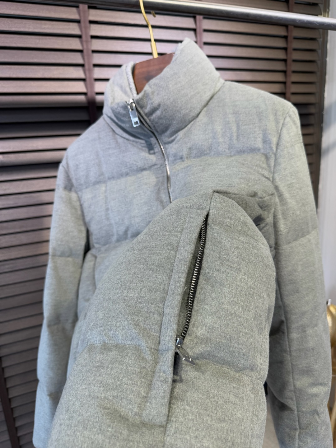 Zegn&杰尼🦷FW2025新款羽绒服。柜子在售款。采用定制高支数羊毛羊绒面料，抗皱立挺有型，软糯亲肤 