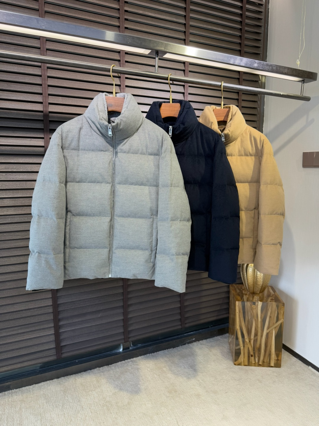 Zegn&杰尼🦷FW2025新款羽绒服。柜子在售款。采用定制高支数羊毛羊绒面料，抗皱立挺有型，软糯亲肤 