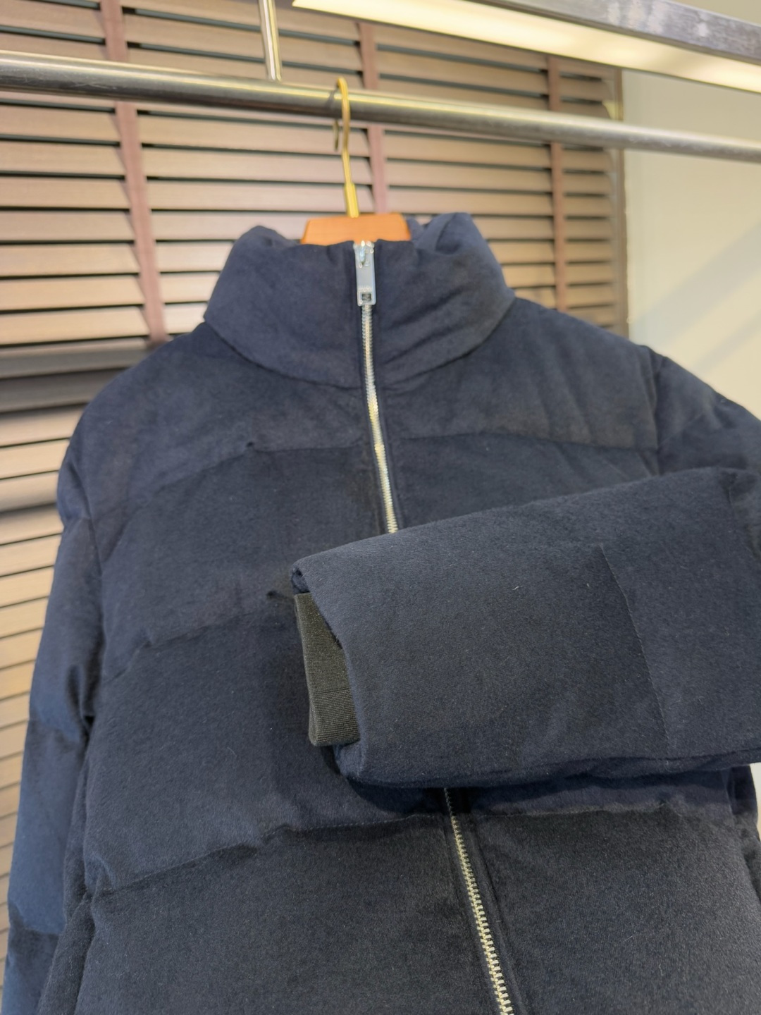 Zegn&杰尼🦷FW2025新款羽绒服。柜子在售款。采用定制高支数羊毛羊绒面料，抗皱立挺有型，软糯亲肤 