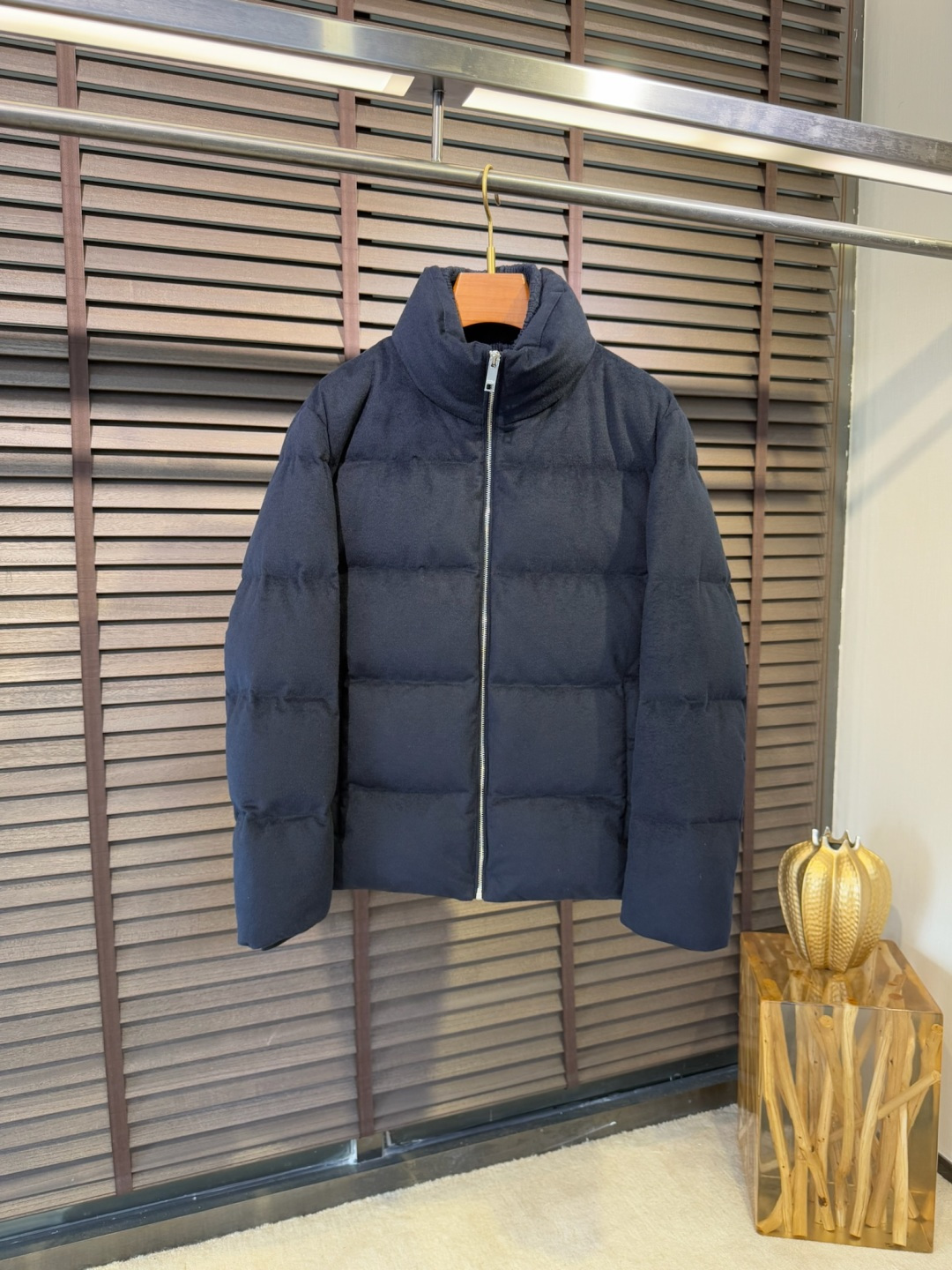 Zegn&杰尼🦷FW2025新款羽绒服。柜子在售款。采用定制高支数羊毛羊绒面料，抗皱立挺有型，软糯亲肤 