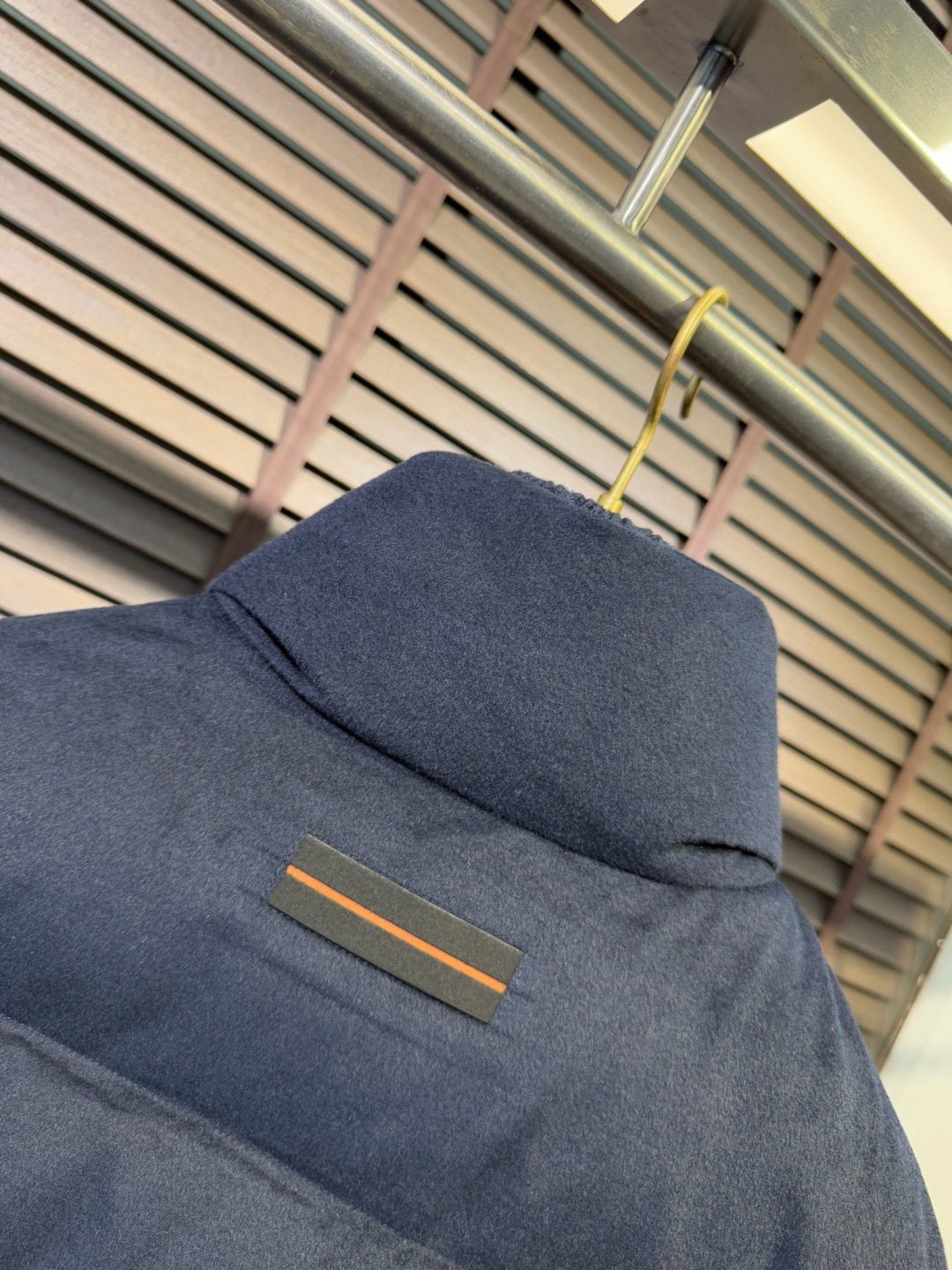 Zegn&杰尼🦷FW2025新款羽绒服。柜子在售款。采用定制高支数羊毛羊绒面料，抗皱立挺有型，软糯亲肤 