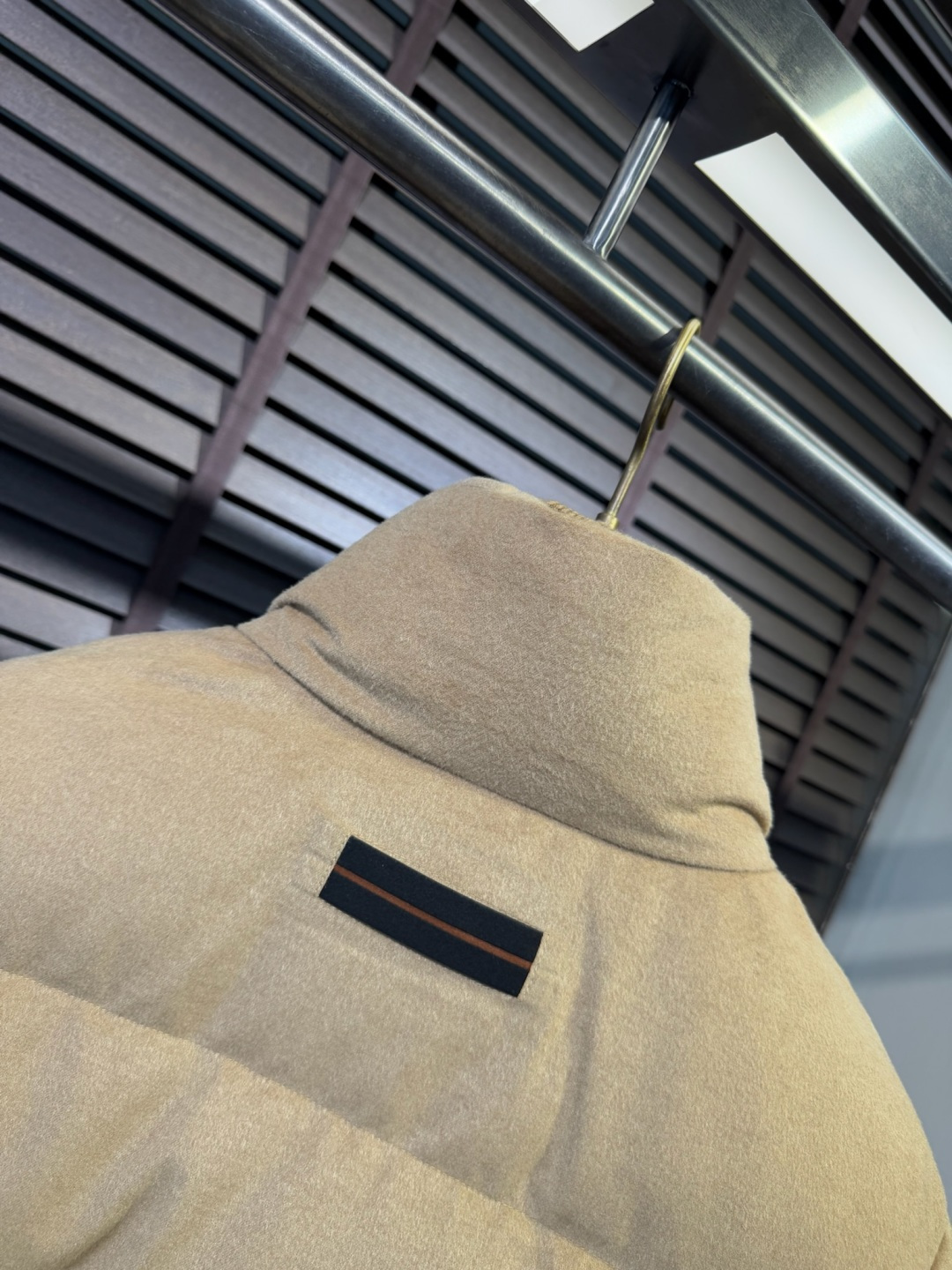 Zegn&杰尼🦷FW2025新款羽绒服。柜子在售款。采用定制高支数羊毛羊绒面料，抗皱立挺有型，软糯亲肤 