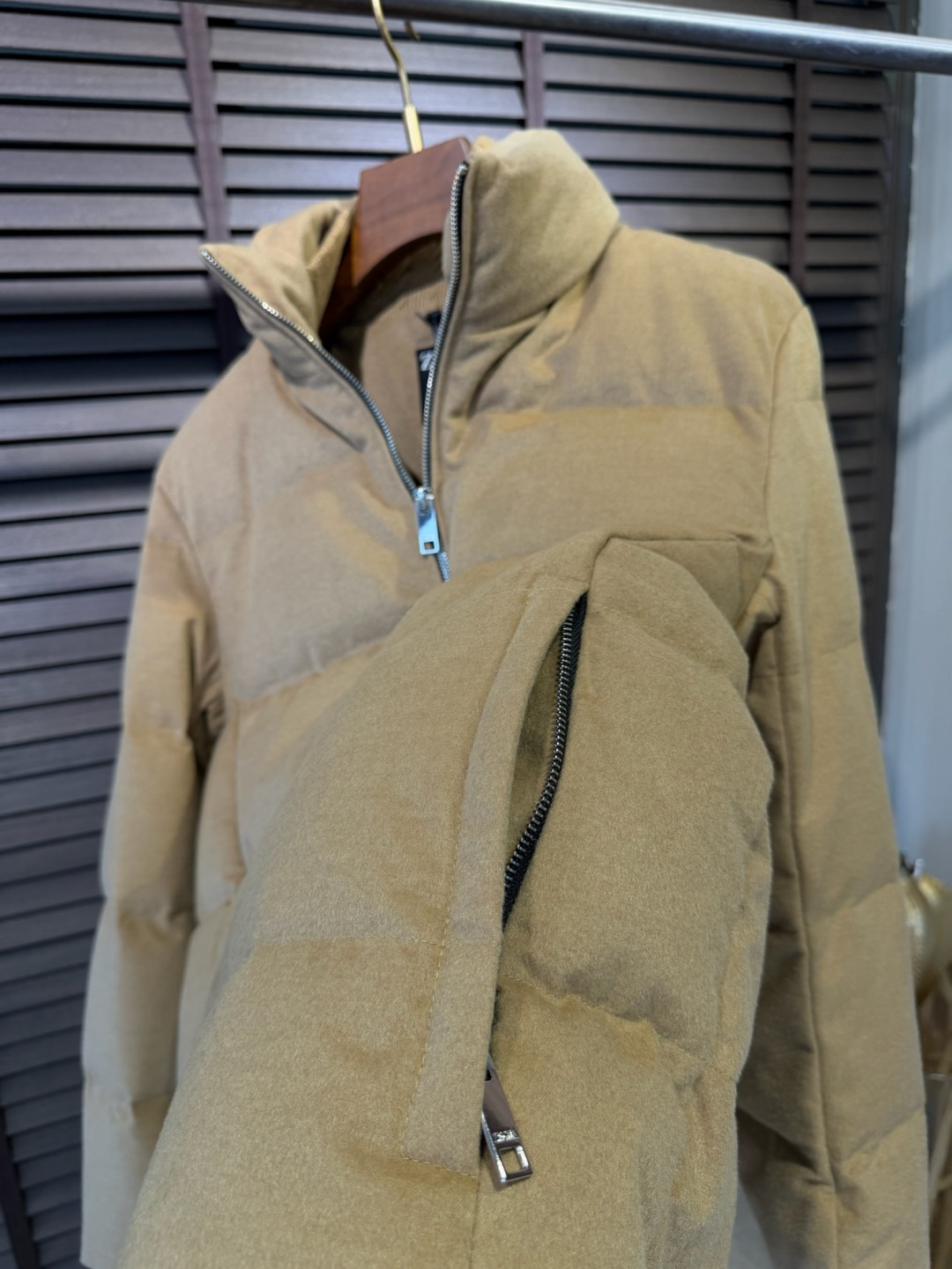 Zegn&杰尼🦷FW2025新款羽绒服。柜子在售款。采用定制高支数羊毛羊绒面料，抗皱立挺有型，软糯亲肤 