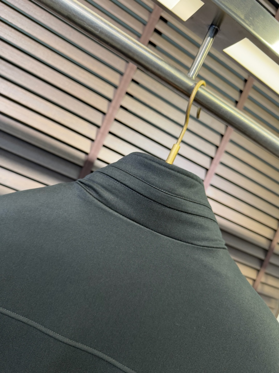 Zegn&杰尼🦷FW2025新款夹克风衣羽绒服。柜子在售款。采用定制高支数羊毛羊绒面料，抗皱立挺有型，软