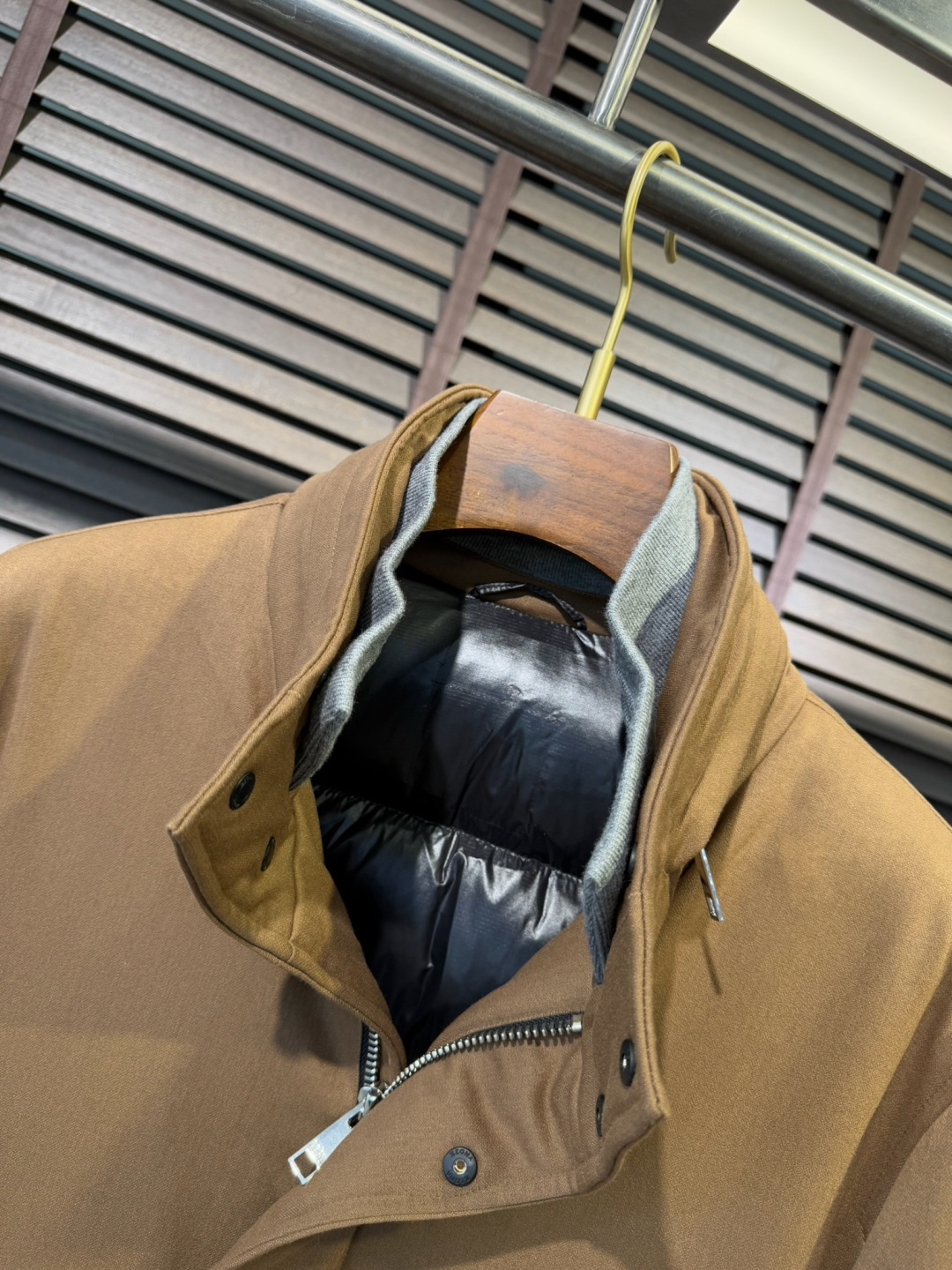 Zegn&杰尼🦷FW2025新款夹克风衣羽绒服。柜子在售款。采用定制高支数羊毛羊绒面料，抗皱立挺有型，软