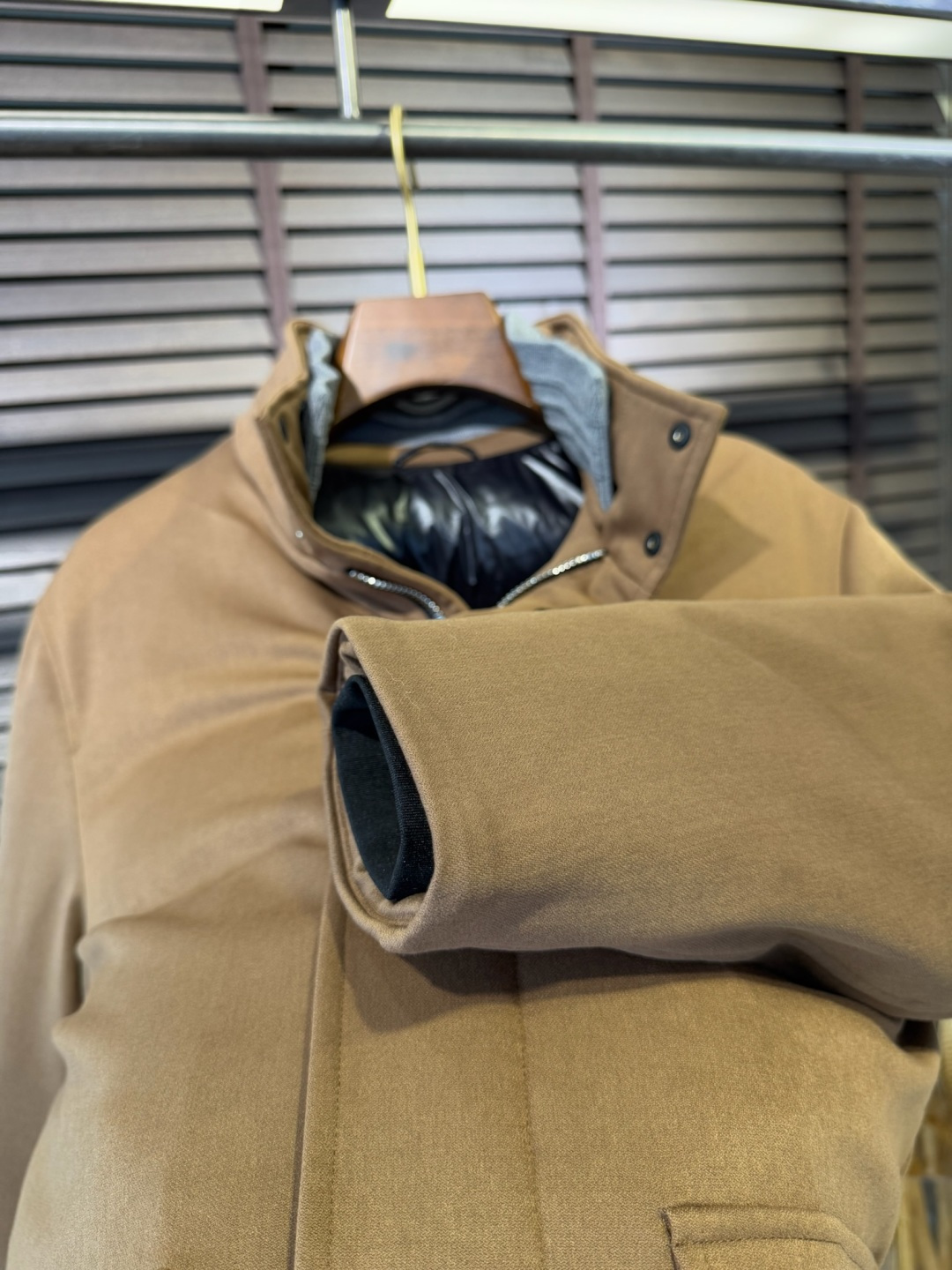 Zegn&杰尼🦷FW2025新款夹克风衣羽绒服。柜子在售款。采用定制高支数羊毛羊绒面料，抗皱立挺有型，软