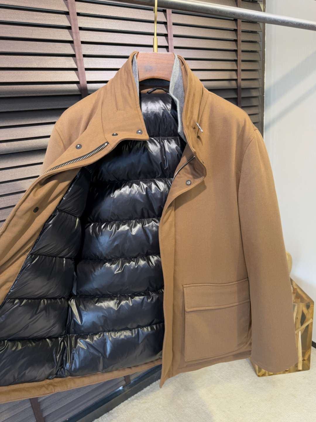 Zegn&杰尼🦷FW2025新款夹克风衣羽绒服。柜子在售款。采用定制高支数羊毛羊绒面料，抗皱立挺有型，软