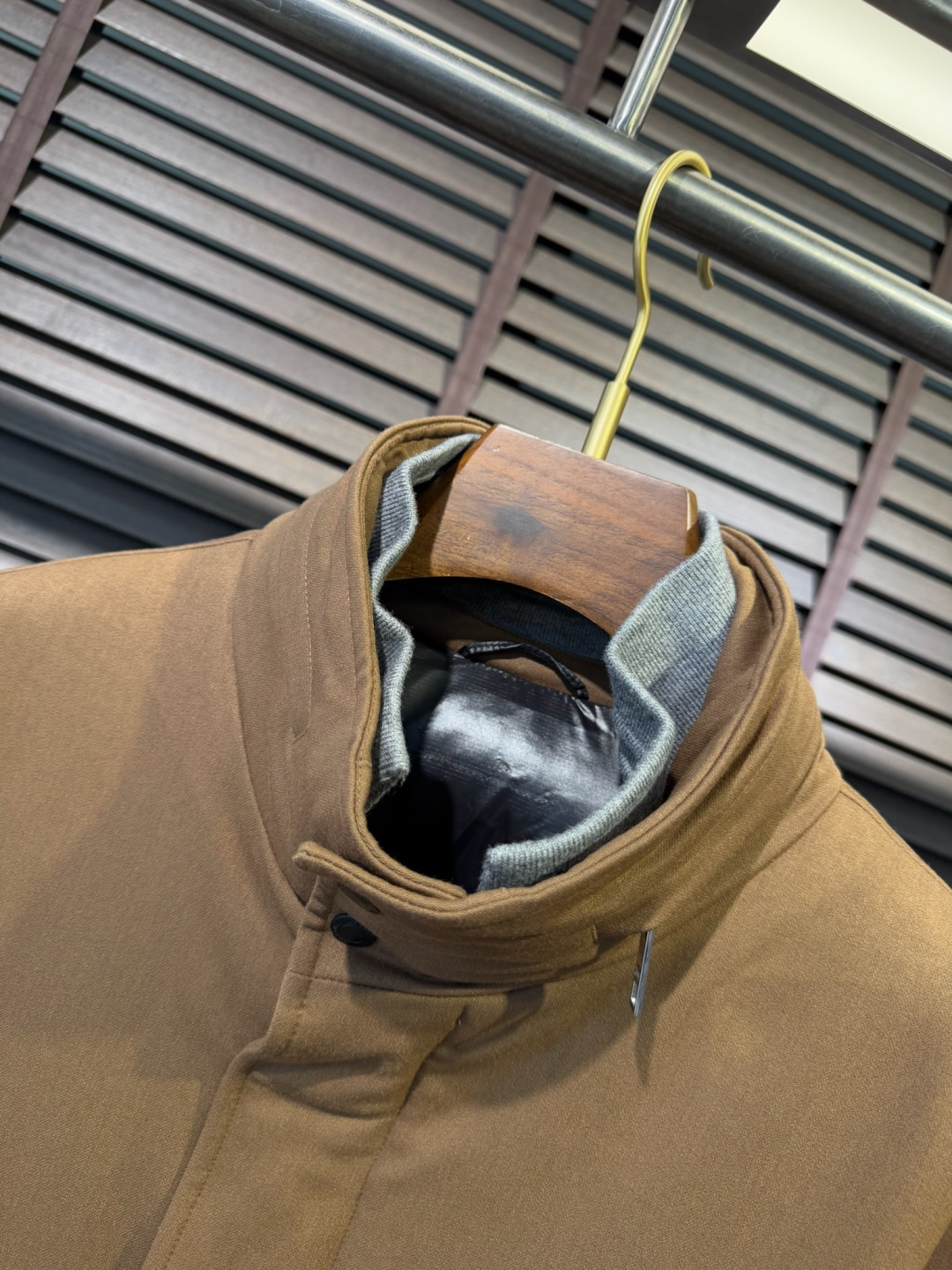 Zegn&杰尼🦷FW2025新款夹克风衣羽绒服。柜子在售款。采用定制高支数羊毛羊绒面料，抗皱立挺有型，软