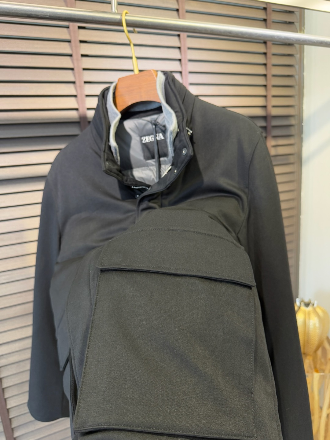 Zegn&杰尼🦷FW2025新款夹克风衣羽绒服。柜子在售款。采用定制高支数羊毛羊绒面料，抗皱立挺有型，软