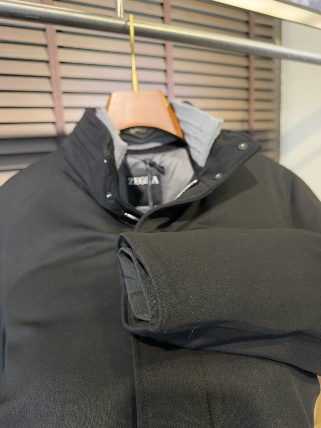 Zegn&杰尼🦷FW2025新款夹克风衣羽绒服。柜子在售款。采用定制高支数羊毛羊绒面料，抗皱立挺有型，软