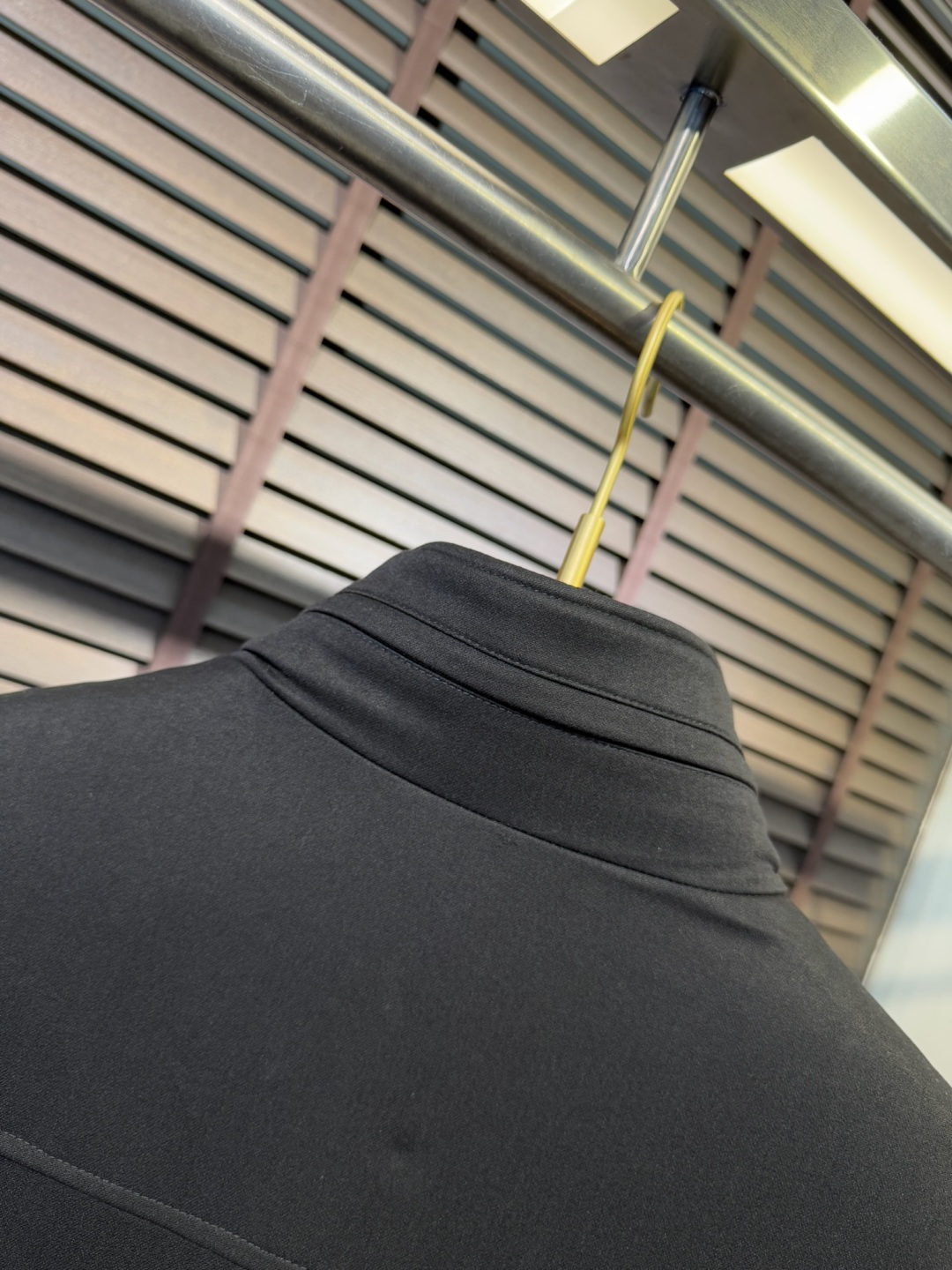 Zegn&杰尼🦷FW2025新款夹克风衣羽绒服。柜子在售款。采用定制高支数羊毛羊绒面料，抗皱立挺有型，软