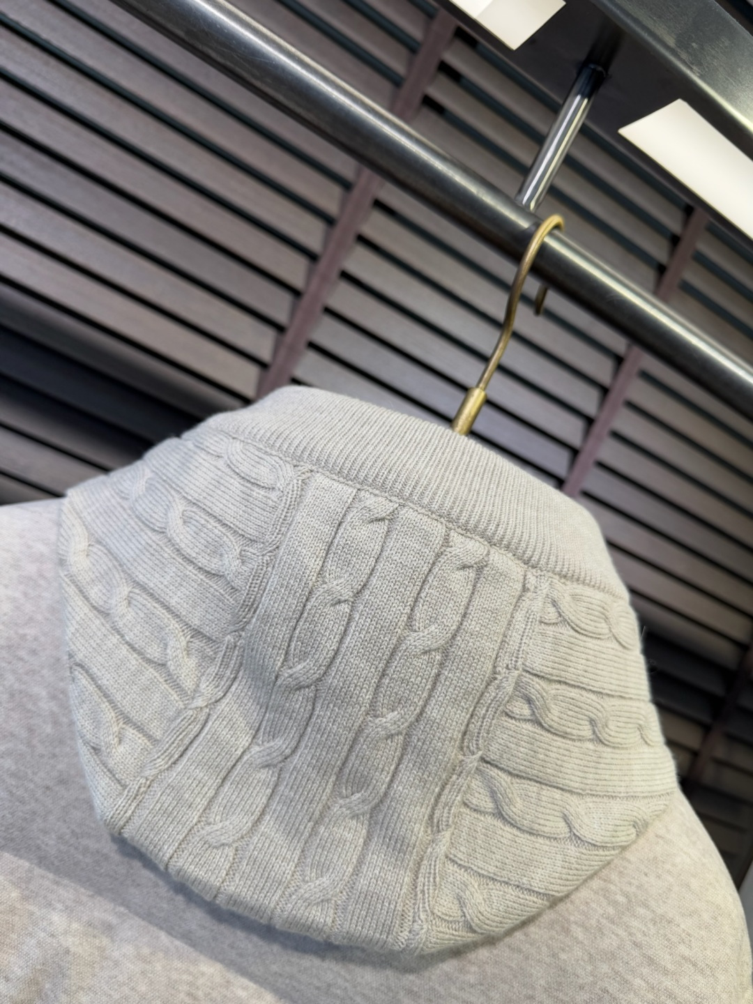 Loro Pian@lP🆕诺悠翩雅FW2025新款羽绒服。柜子在售款。采用定制高支数羊毛羊绒面料，抗皱立