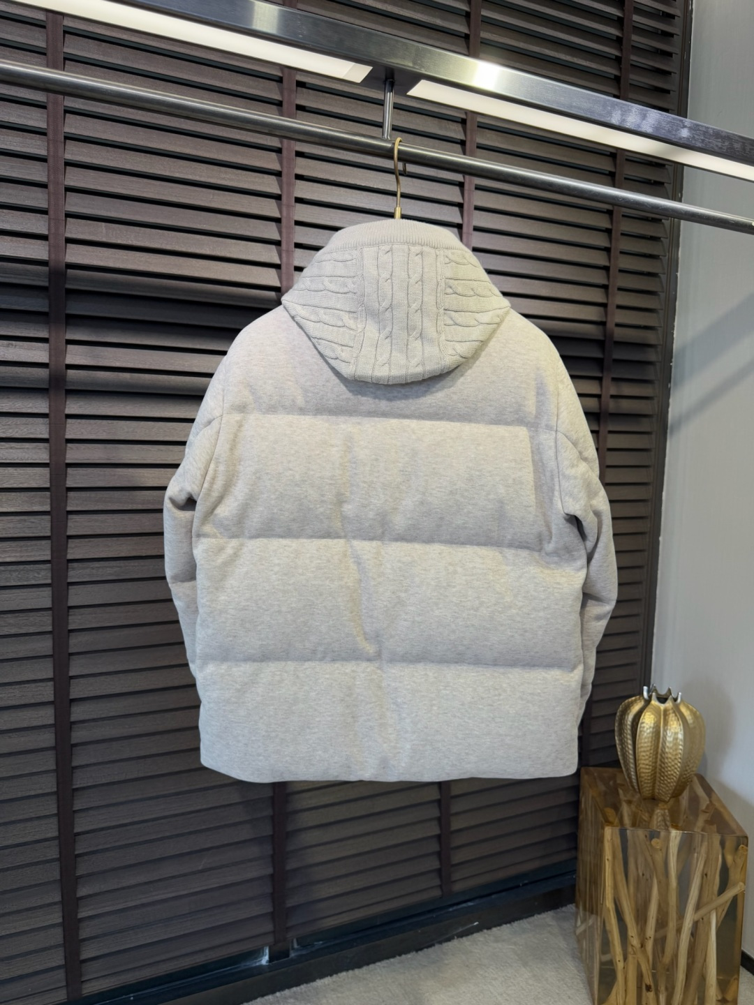 Loro Pian@lP🆕诺悠翩雅FW2025新款羽绒服。柜子在售款。采用定制高支数羊毛羊绒面料，抗皱立