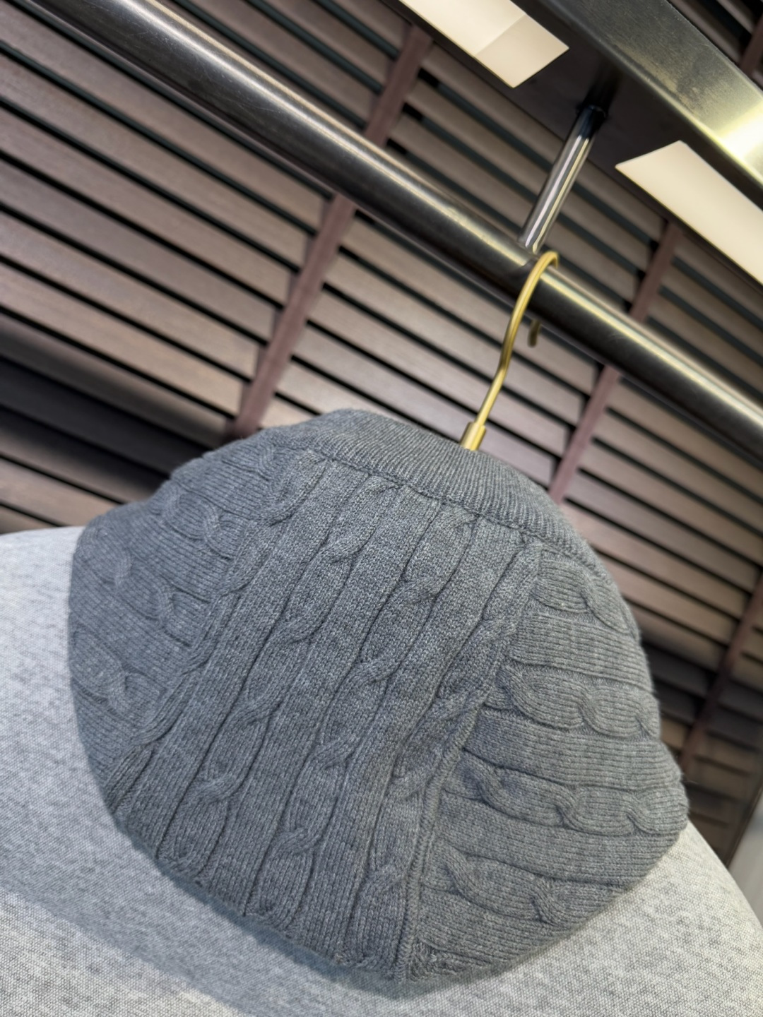 Loro Pian@lP🆕诺悠翩雅FW2025新款羽绒服。柜子在售款。采用定制高支数羊毛羊绒面料，抗皱立