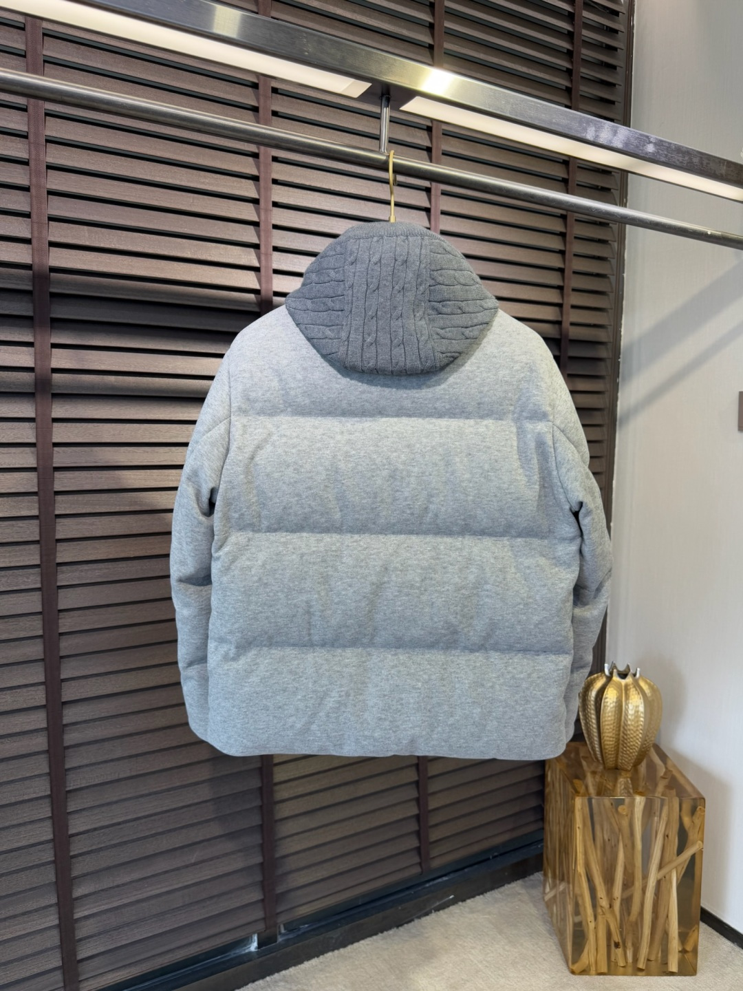 Loro Pian@lP🆕诺悠翩雅FW2025新款羽绒服。柜子在售款。采用定制高支数羊毛羊绒面料，抗皱立