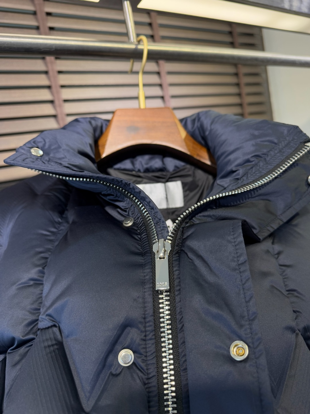 Dio&迪🦞FW2025新款立领羽绒服。柜子最新款，一件难求。采用定制防风防雨面料，软糯亲肤，抗皱不粘灰