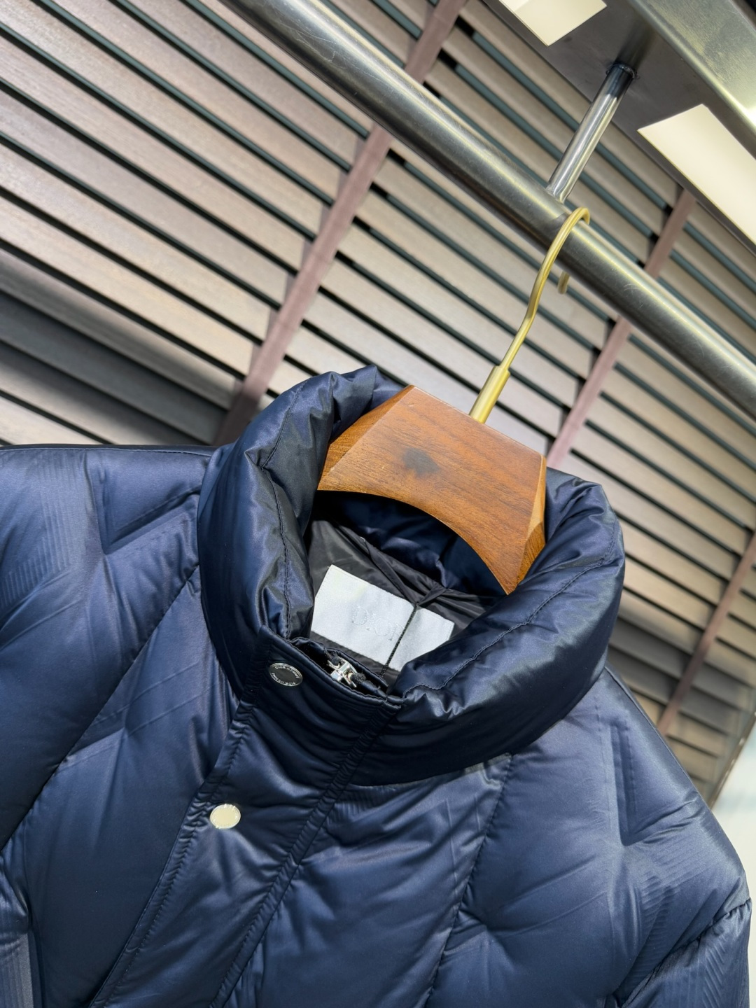 Dio&迪🦞FW2025新款立领羽绒服。柜子最新款，一件难求。采用定制防风防雨面料，软糯亲肤，抗皱不粘灰