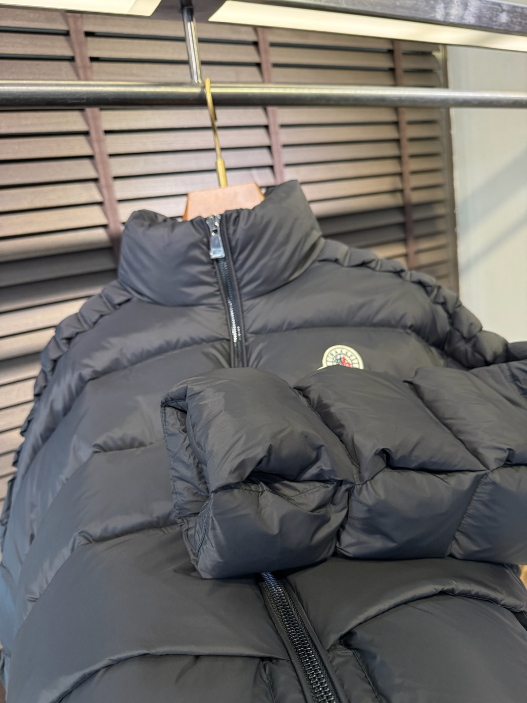 MQ&蒙蔻2025秋冬连帽羽绒服。柜子在售爆款。金典款，男女同款，情侣款，全家福款。采用定制防风防雨面料