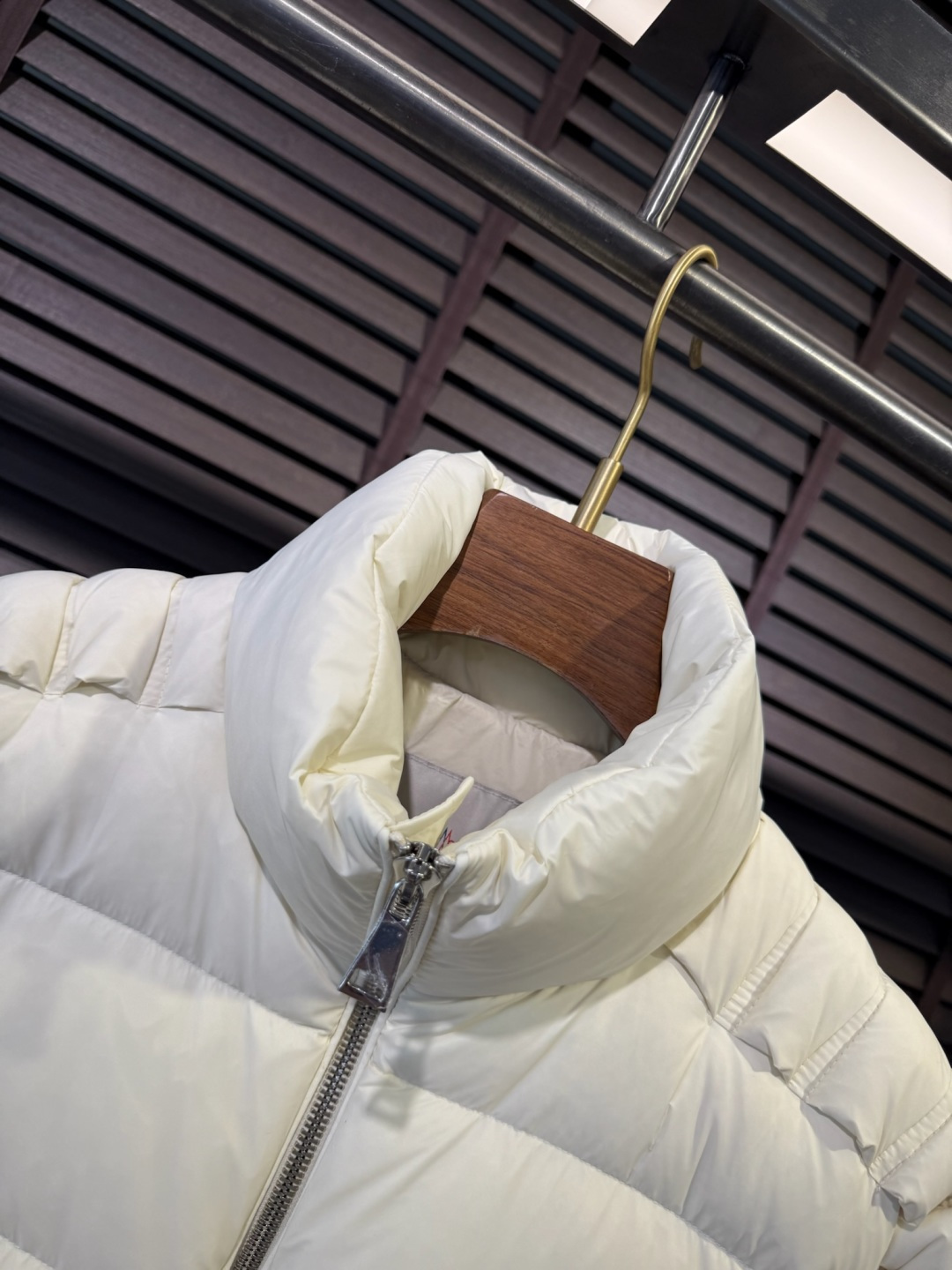 MQ&蒙蔻2025秋冬连帽羽绒服。柜子在售爆款。金典款，男女同款，情侣款，全家福款。采用定制防风防雨面料