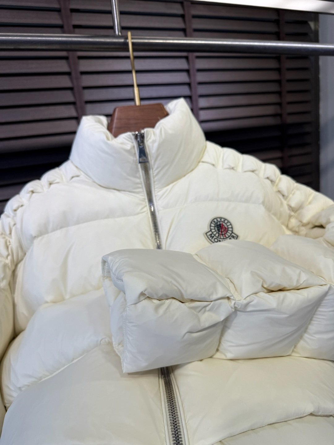 MQ&蒙蔻2025秋冬连帽羽绒服。柜子在售爆款。金典款，男女同款，情侣款，全家福款。采用定制防风防雨面料