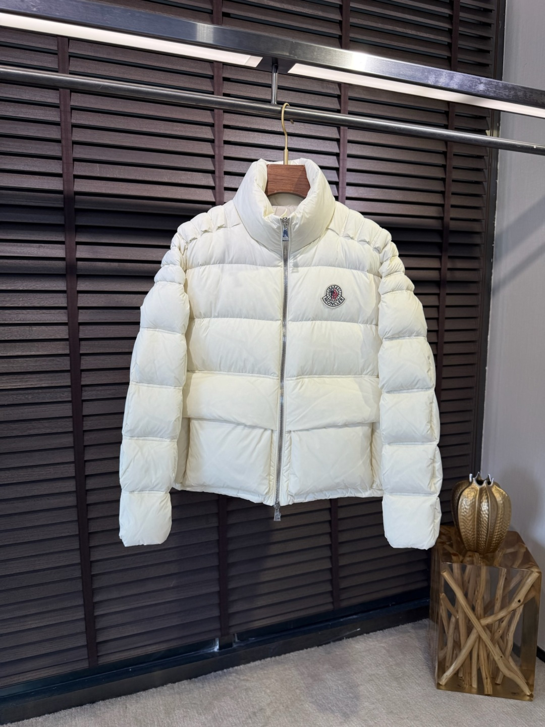 MQ&蒙蔻2025秋冬连帽羽绒服。柜子在售爆款。金典款，男女同款，情侣款，全家福款。采用定制防风防雨面料