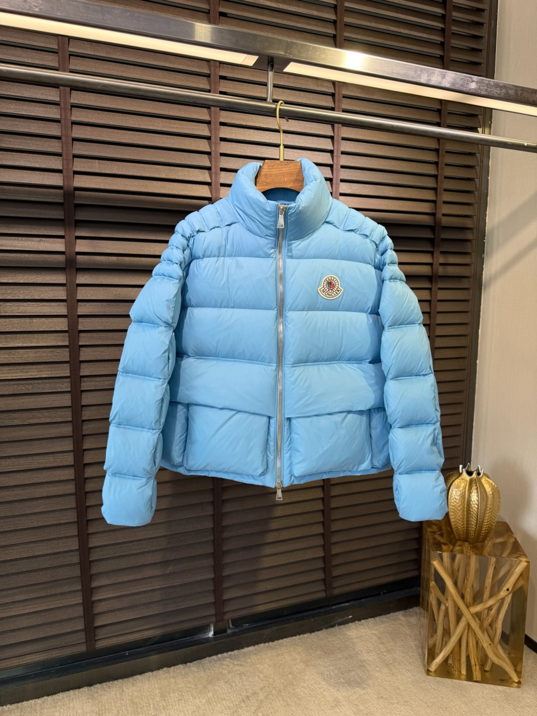 MQ&蒙蔻2025秋冬连帽羽绒服。柜子在售爆款。金典款，男女同款，情侣款，全家福款。采用定制防风防雨面料