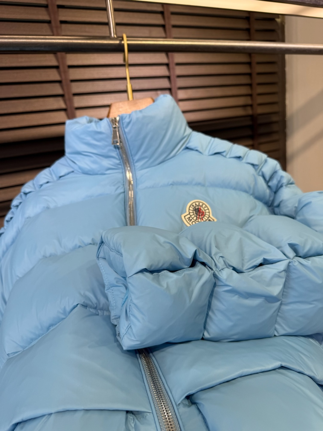 MQ&蒙蔻2025秋冬连帽羽绒服。柜子在售爆款。金典款，男女同款，情侣款，全家福款。采用定制防风防雨面料