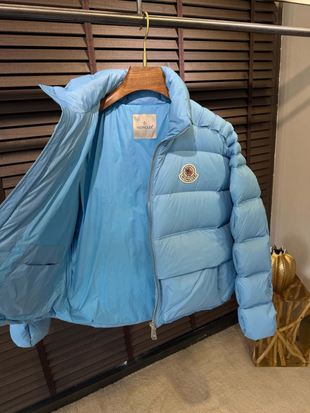 MQ&蒙蔻2025秋冬连帽羽绒服。柜子在售爆款。金典款，男女同款，情侣款，全家福款。采用定制防风防雨面料