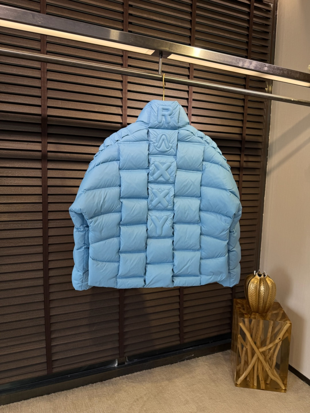 MQ&蒙蔻2025秋冬连帽羽绒服。柜子在售爆款。金典款，男女同款，情侣款，全家福款。采用定制防风防雨面料