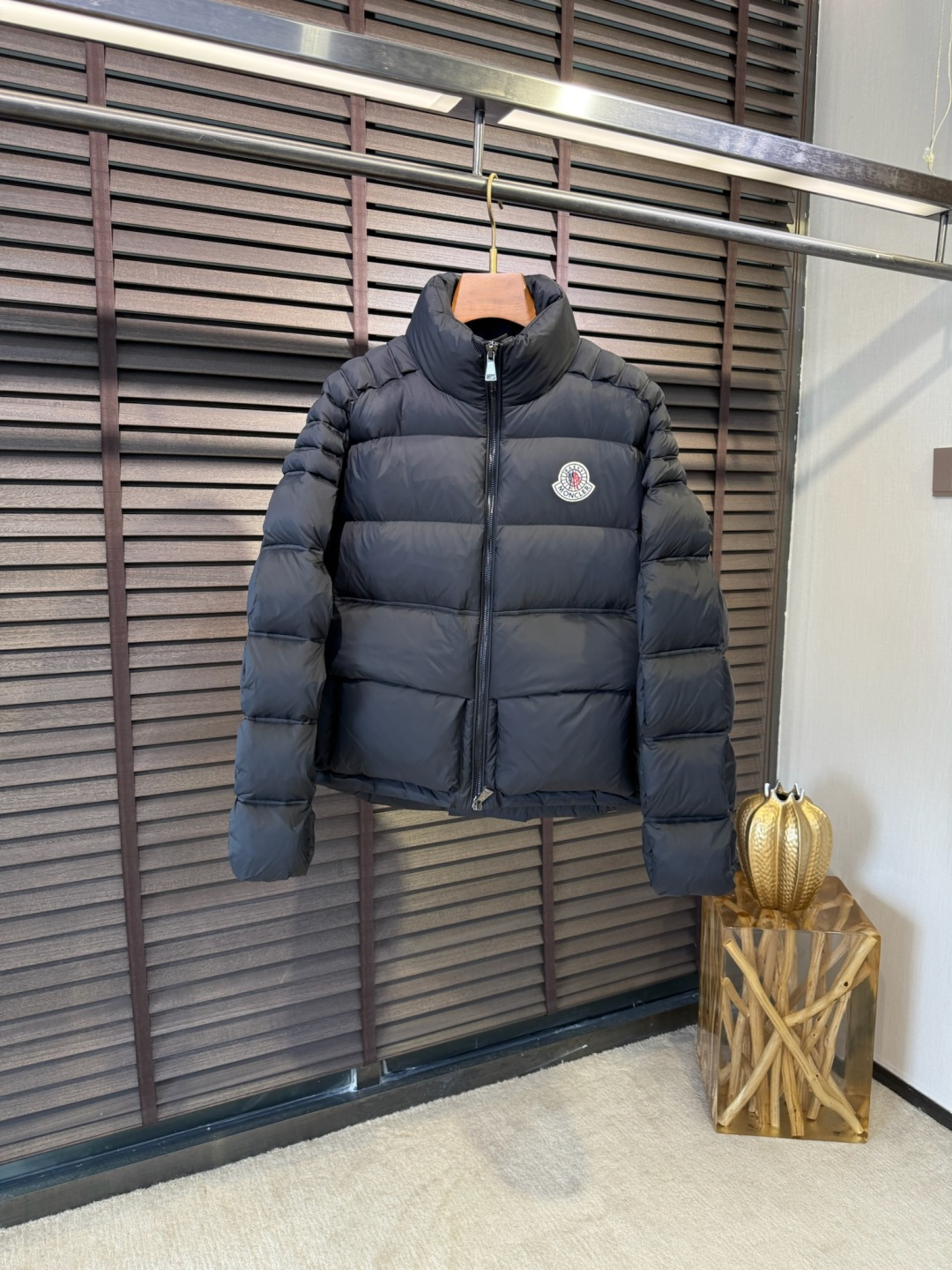 MQ&蒙蔻2025秋冬连帽羽绒服。柜子在售爆款。金典款，男女同款，情侣款，全家福款。采用定制防风防雨面料