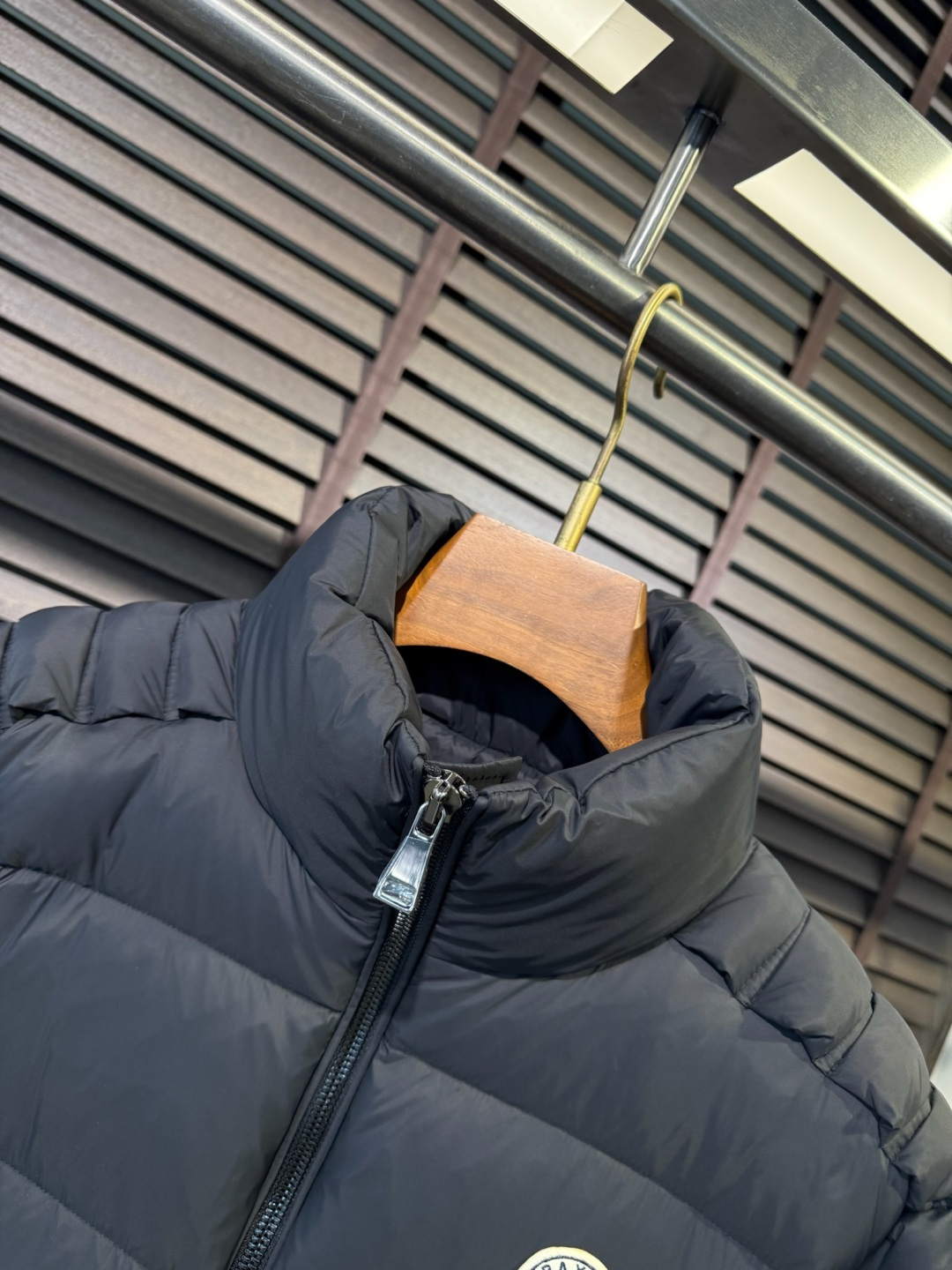 MQ&蒙蔻2025秋冬连帽羽绒服。柜子在售爆款。金典款，男女同款，情侣款，全家福款。采用定制防风防雨面料