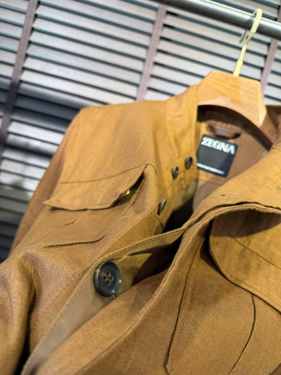 Zegn&杰尼🦷2026SS新款夹克外套。采用进口定制100%雨露麻面料，力挺有型，质地柔软，手感舒适，