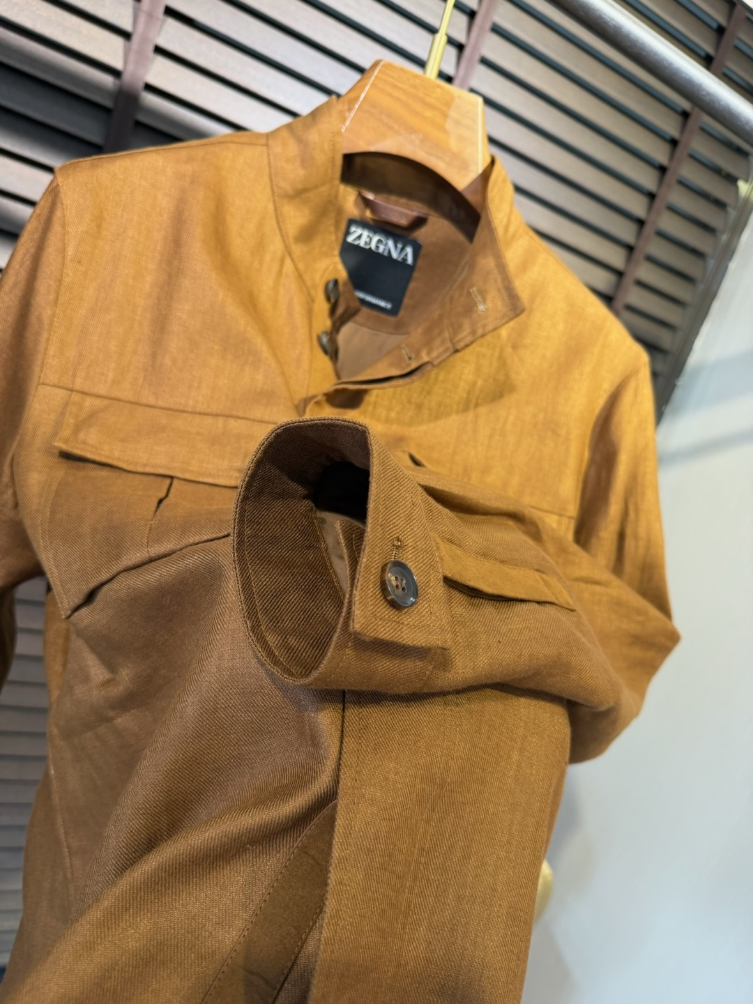 Zegn&杰尼🦷2026SS新款夹克外套。采用进口定制100%雨露麻面料，力挺有型，质地柔软，手感舒适，