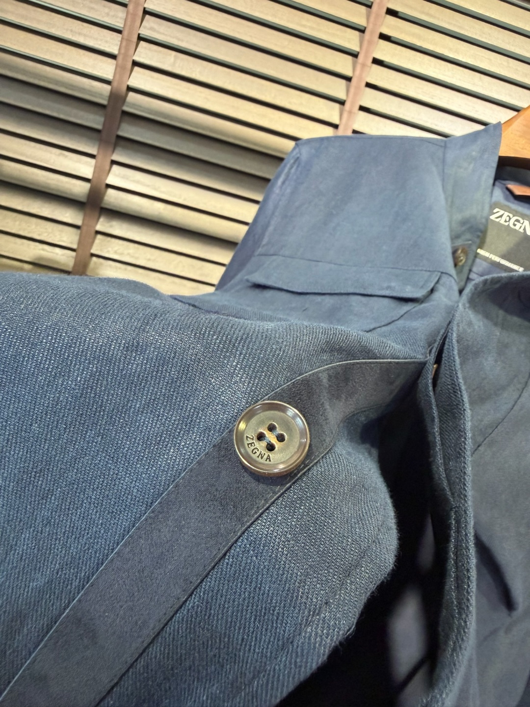 Zegn&杰尼🦷2026SS新款夹克外套。采用进口定制100%雨露麻面料，力挺有型，质地柔软，手感舒适，